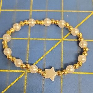 Gold Tone Pearl Faux White Star Beaded 6" Stretch Bracelet